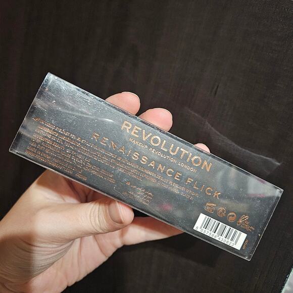 Revolution Renaissance Flick Intense Black Felt Eyeliner - Picture 3 of 6